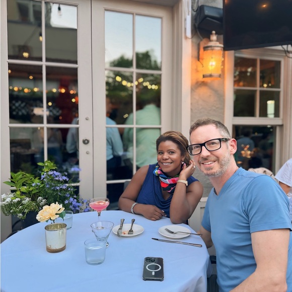 Meet your Posher, Hillary - Picture 1 of 1